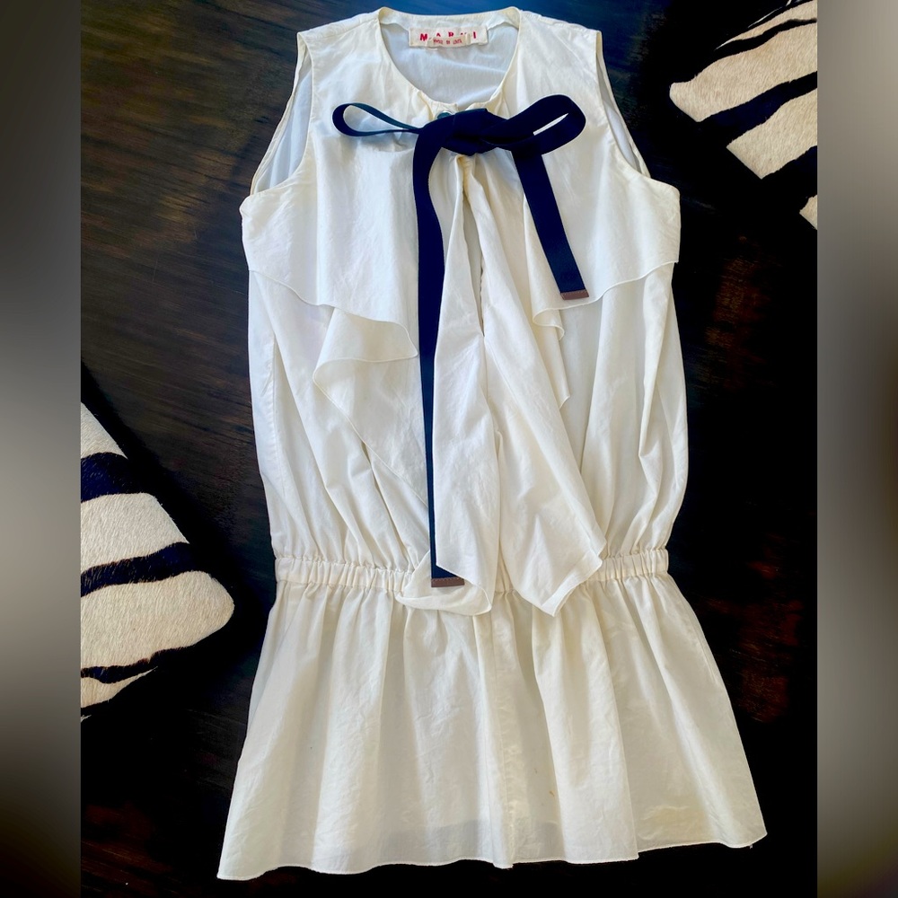 Marni White Cotton Sleeveless Peplum Hem Ruffled Blouse with Black Bow